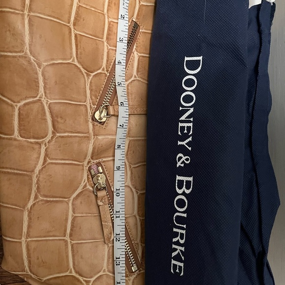 Dooney and Bourke Croco Embossed Leather Handbag GUC - Picture 2 of 5